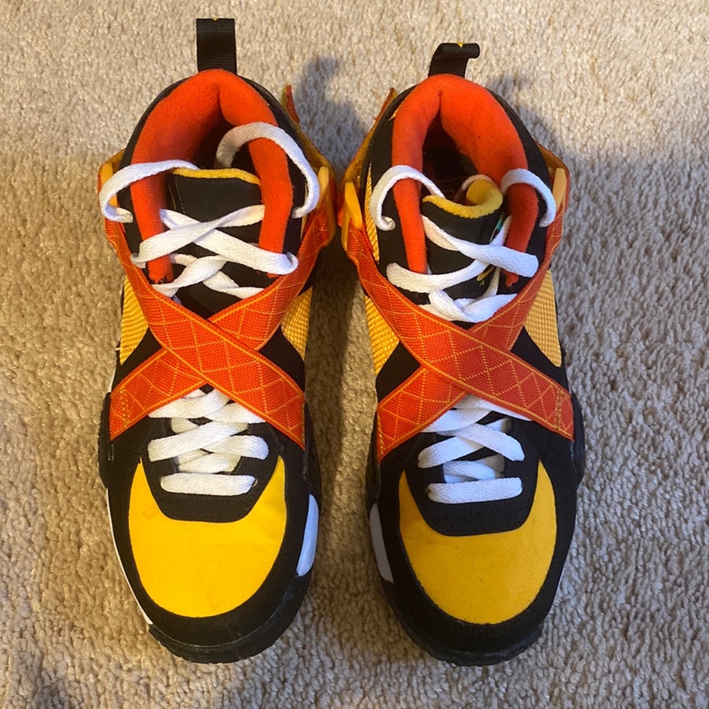 Nike air raid sneaker